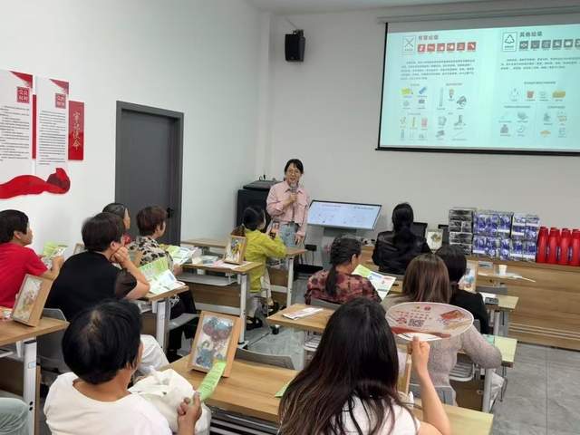 永康市西苑社区：“以花铭爱，为妳守护”母亲节活动