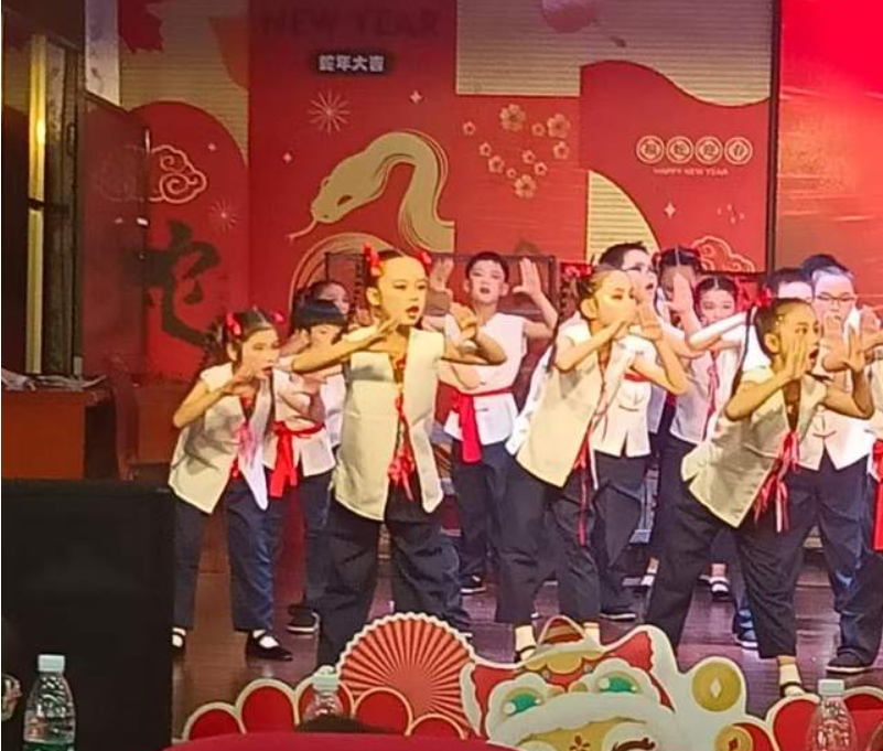 湘潭县百花小学：“典耀中华 赓续文脉”经典诵读庆六一