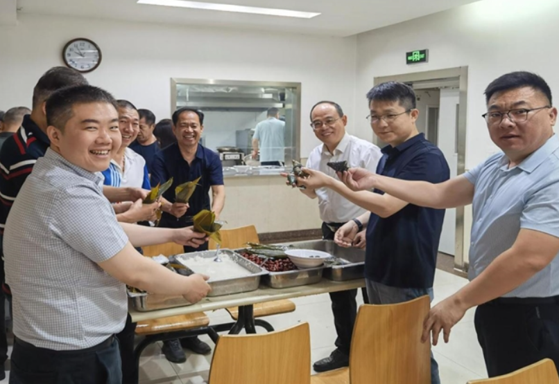 <b>“粽叶飘香迎端午 党建引领传温情”主题党日活动</b>