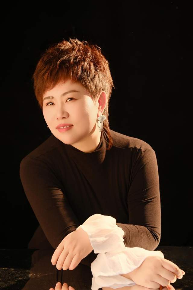 以诗为礼，以爱为名——评彭英诗集《爱的礼物》