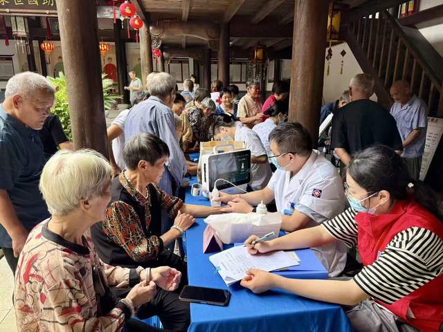 庆祝农民丰收 助力乡村振兴——永康市红十字志愿服务活动走进唐先五村