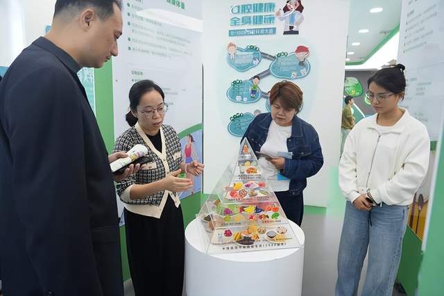 湘潭市教育局机关党员走进市健康教育馆