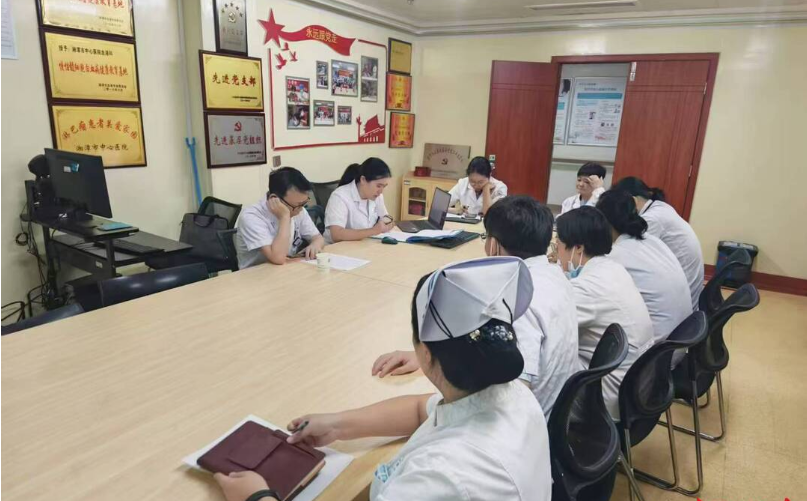 生死关头，她是唯一符合条件的供者！13岁女孩在湘潭市中心医院“捐血救母”