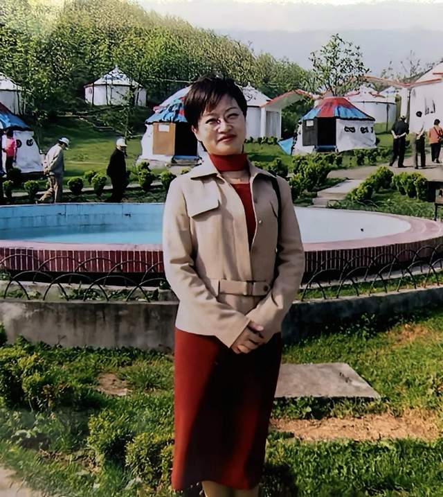 评谭清红报告文学《农门跃龙门：莲城“七仙女”的十年蝶变》