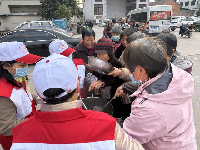 永康市红十字会开展“博爱送暖“粥”到腊八 ”公益活动