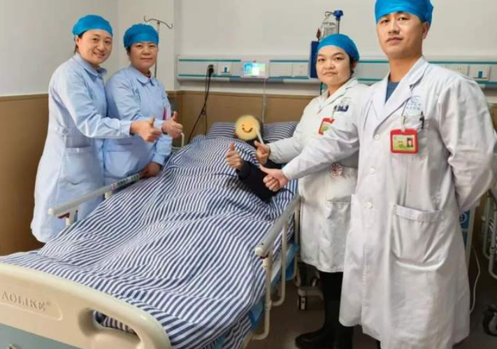 大咯血突发窒息！医护“秒级”反应救回一命