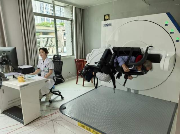 98岁老人耳石症眩晕  精准复位一招定眩