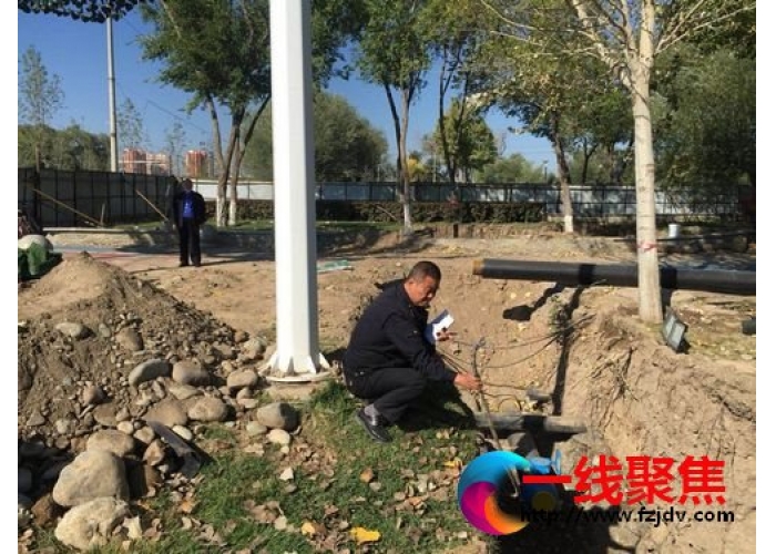 市政监察排查治理 一起挖断路灯电缆事件
