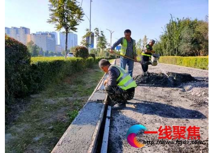 集中修补路面设施 恢复道路平整