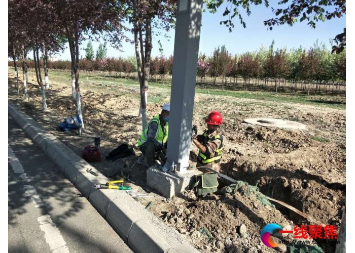 这里的路灯亮了