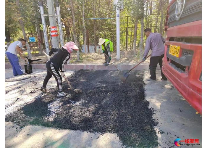 为市区道路“除疤” 确保市民安全出行