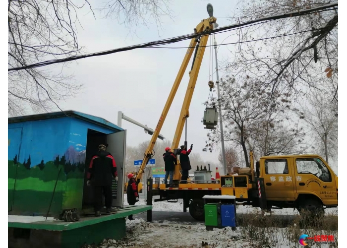 路灯变压器紧急抢修 南三路及客运路今晚全线亮灯