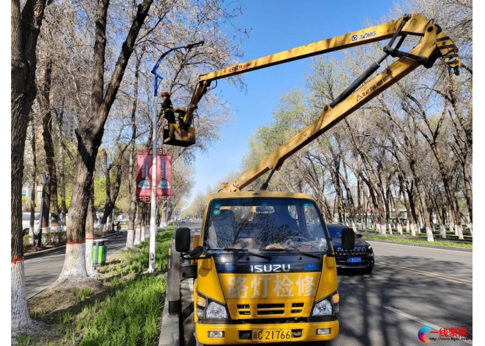 开展路灯设施安全大检查 确保节日期间路灯正常运行