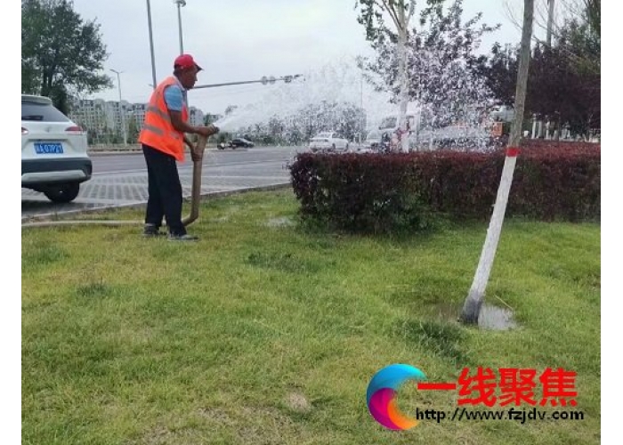 新疆石河子园林绿化养护中心“三个加强”做好夏季园林绿化养护工作