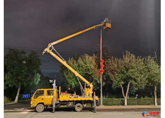 积极应对风雨天气  全力保障路灯设施安全运行