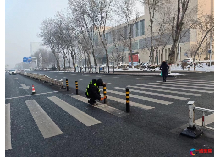 及时修复阻车桩 确保市民安全出行