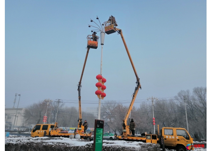 挑战严寒    维修路灯 城管局市政工程养护中心冬季路灯检修工作忙