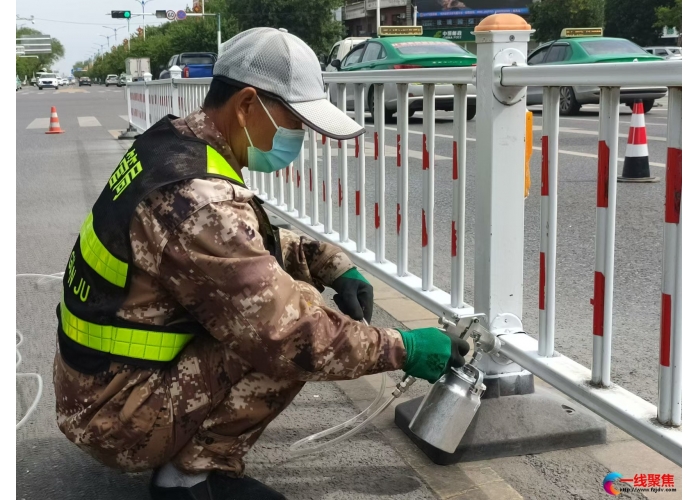 护栏刷新  提升城市道路“颜值”