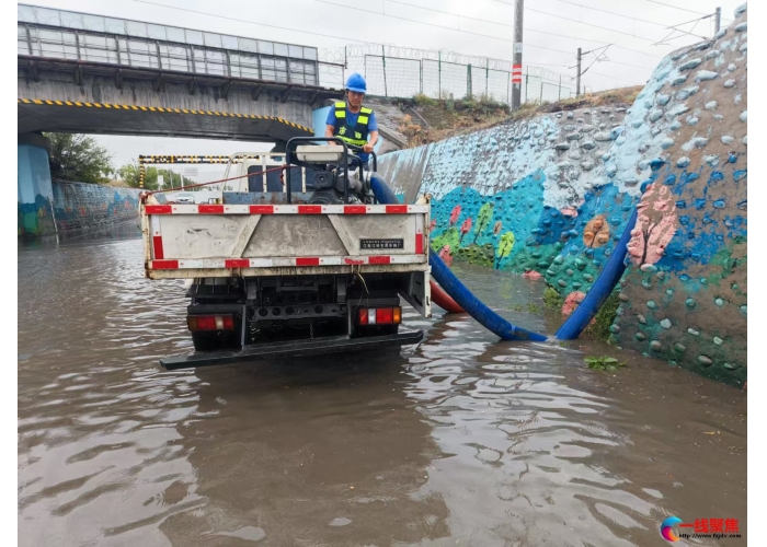 市政部门：全力排水保道路畅通