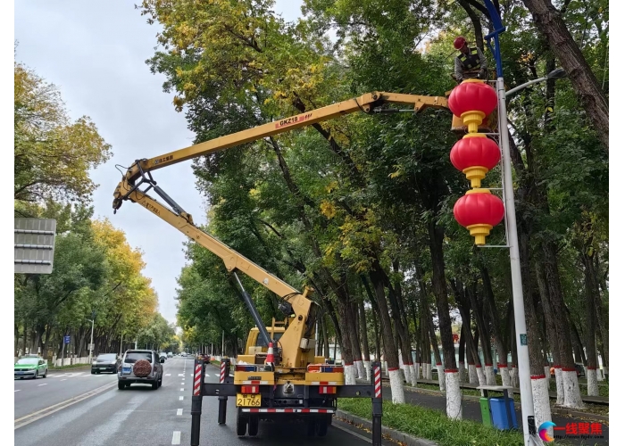 862串红灯笼和中国结扮靓国庆街头