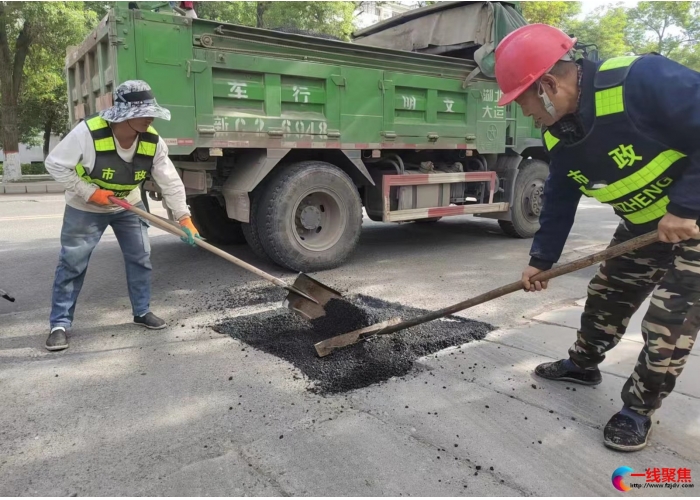 维护赛道市政设施  护航石城马拉松