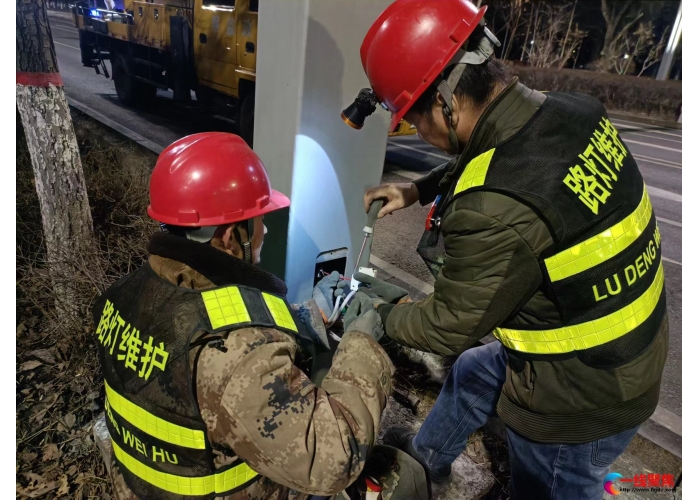 修亮校园周边路灯 市政部门护航师生上下学安全