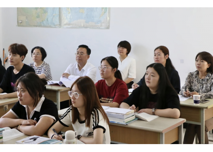 延安职业技术学院领导深入教学一线听评思政课