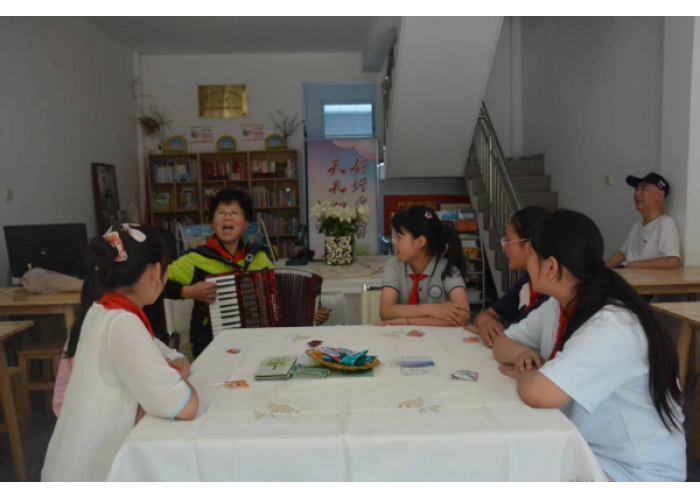 【跟着庄仕华学雷锋•行走的思政课】让红色教育点亮校园底色