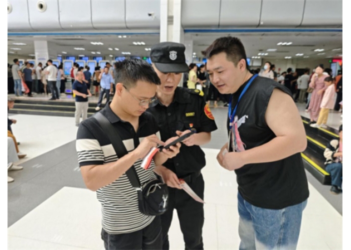 <strong>遵医附院开展安全宣传咨询日活动</strong>