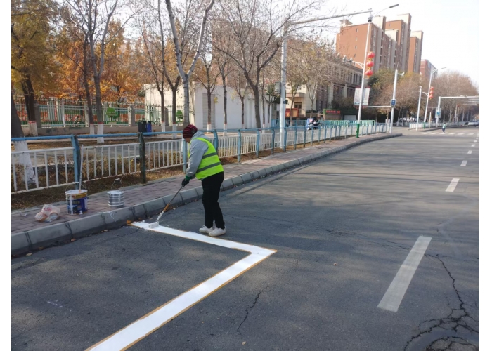 规范停车秩序  护航平安上学路 石河