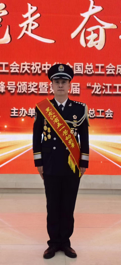 高墙内的坚守与温情——记黑龙江省七台河监狱办公室主任范滨涛(图2)