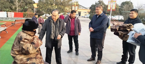 爱心汇聚暖夕阳 多方携手传温情——峄城区各界联合开展敬老慰问活动,为寒冬注入暖流(图8) 爱心汇聚暖夕阳 多方携手传温情——峄城区各界联合开展敬老慰问活动,为寒冬注入暖流(图8)