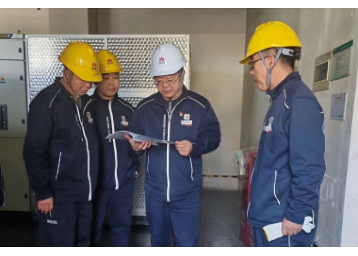 延长石油延安炼油厂:张海涛深入热动力车间开展解冻期安全专项检查