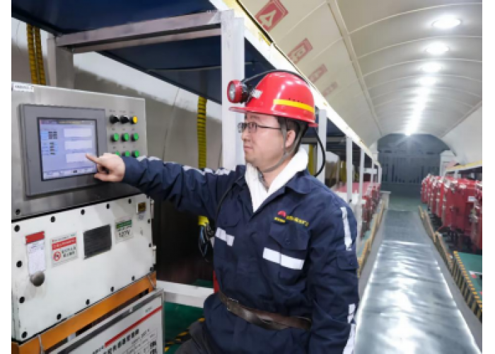 小保当矿业公司:扎根煤海十七载 笃行实干显担当