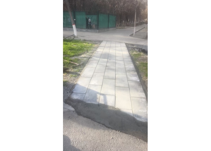 南子午路与天山路交叉口“微改造”  两条便民小路解决市民出行大麻烦