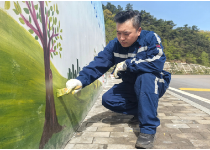 他们，用画笔绘出矿山“新颜值”——走近陕煤蒲白建新煤化公司“矿山画师”