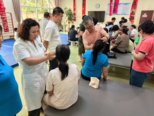《中华食养与平衡健康》学术会议与公益义诊系列活动隆重举行(图4)