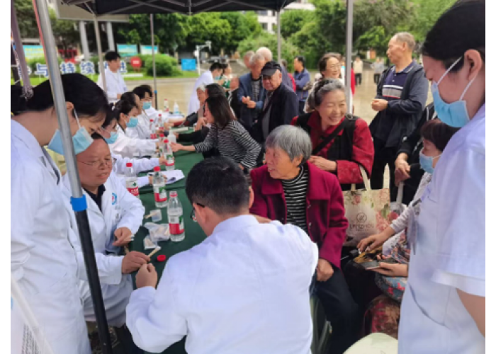 农工党达州市达川区基层委开展“守护糖友”医学博士进社区义诊活动